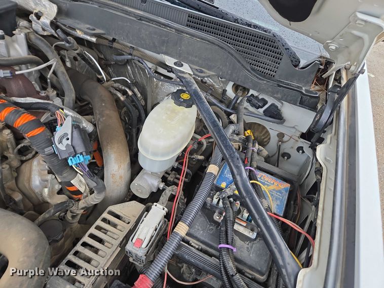 image for item DU2656 2015 Chevrolet Silverado 2500HD Crew Cab utility bed pickup truck