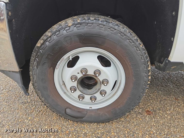 image for item DU2656 2015 Chevrolet Silverado 2500HD Crew Cab utility bed pickup truck