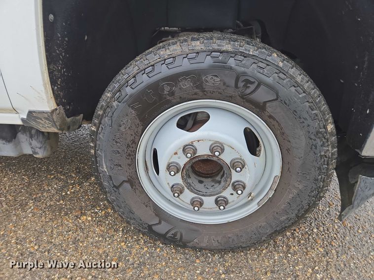 image for item DU2656 2015 Chevrolet Silverado 2500HD Crew Cab utility bed pickup truck