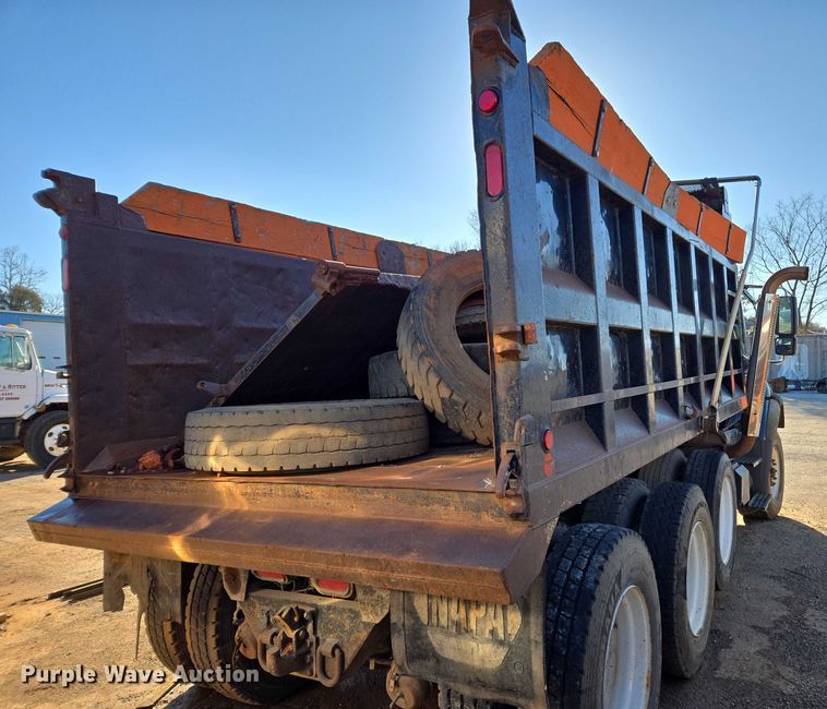 image for item DU2659 2006 International 7600 dump truck