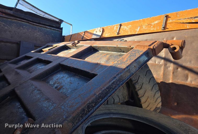 image for item DU2659 2006 International 7600 dump truck