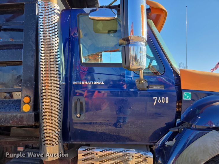 image for item DU2659 2006 International 7600 dump truck