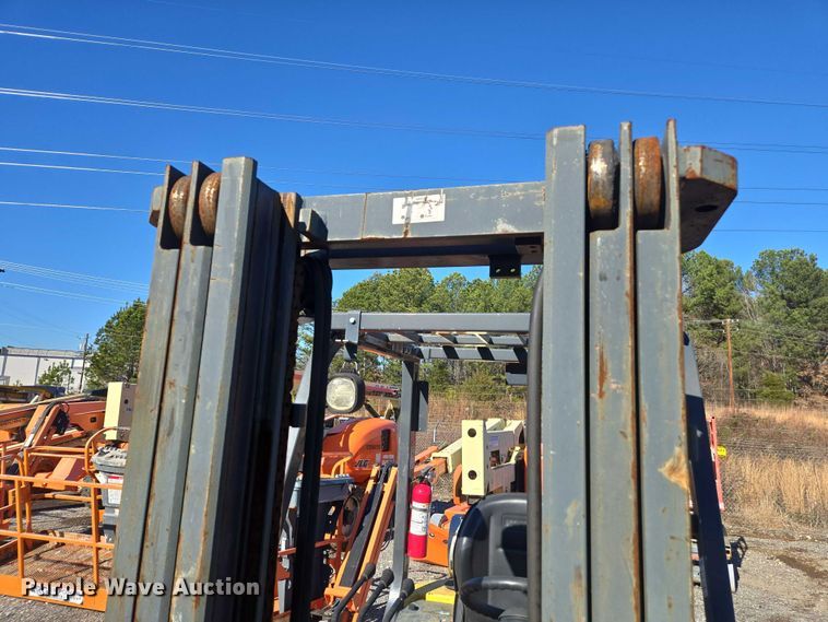 image for item DU2666 2017 Komatsu FG25T-16 forklift