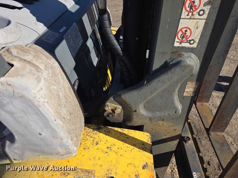 image for item DU2666 2017 Komatsu FG25T-16 forklift