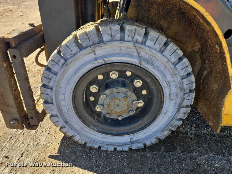 image for item DU2666 2017 Komatsu FG25T-16 forklift