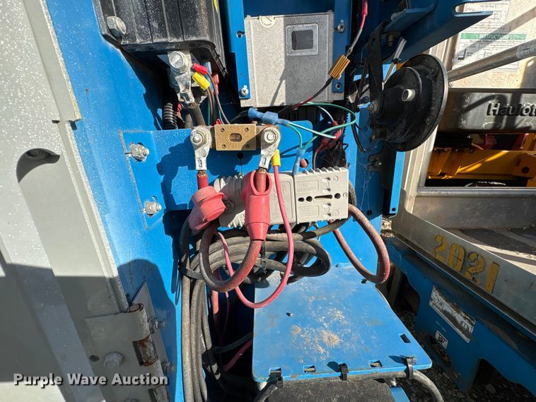 image for item DU2667 2010 Genie GR-20 vertical lift