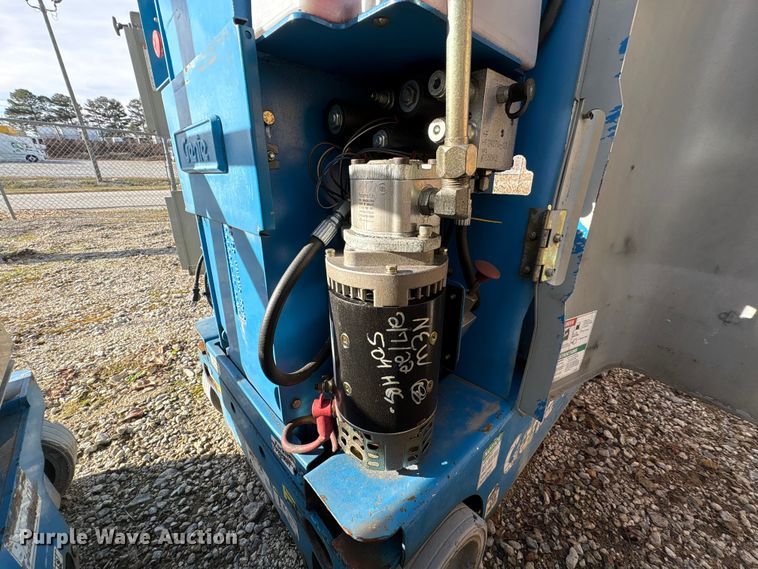 image for item DU2667 2010 Genie GR-20 vertical lift