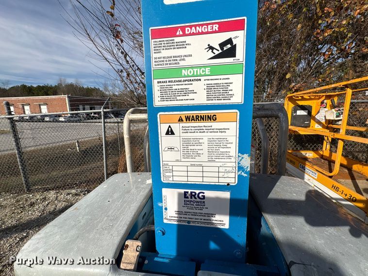 image for item DU2667 2010 Genie GR-20 vertical lift