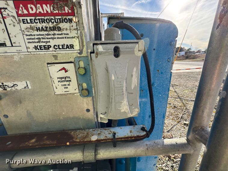 image for item DU2667 2010 Genie GR-20 vertical lift