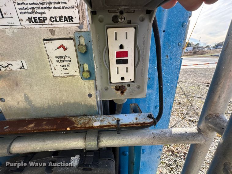 image for item DU2667 2010 Genie GR-20 vertical lift