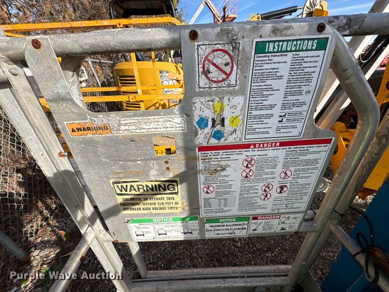 image for item DU2667 2010 Genie GR-20 vertical lift