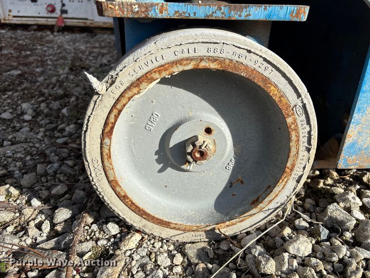 image for item DU2667 2010 Genie GR-20 vertical lift