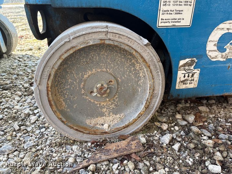 image for item DU2667 2010 Genie GR-20 vertical lift