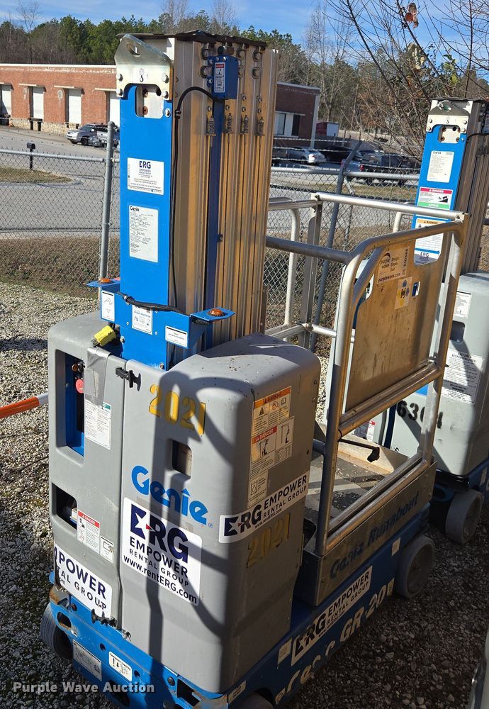 image for item DU2668 2019 Genie GR-20 vertical lift