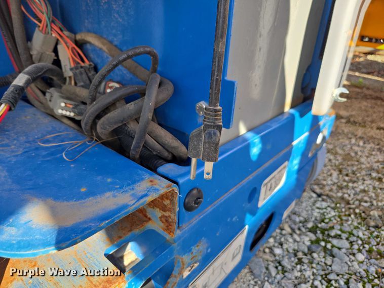 image for item DU2668 2019 Genie GR-20 vertical lift