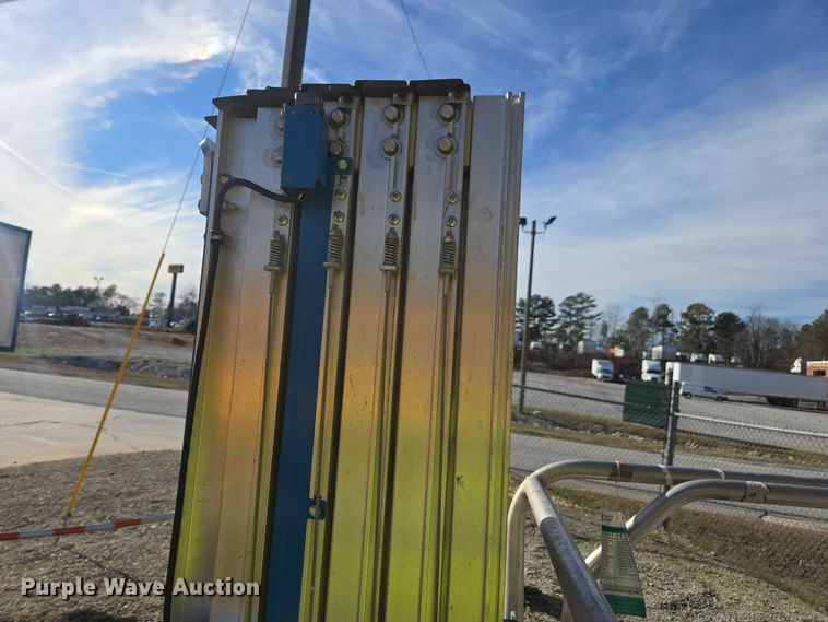 image for item DU2668 2019 Genie GR-20 vertical lift