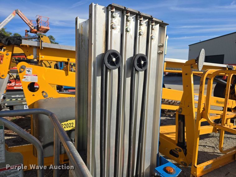 image for item DU2668 2019 Genie GR-20 vertical lift