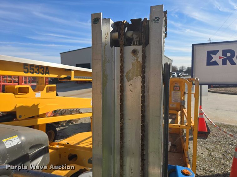 image for item DU2668 2019 Genie GR-20 vertical lift