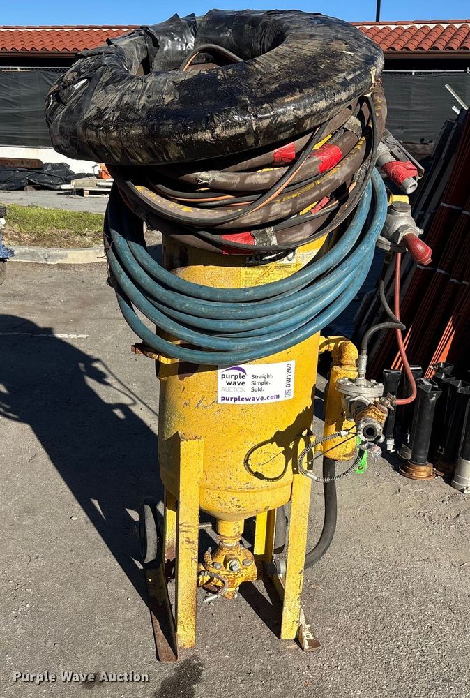 image for item DW1260 Kelco sandblasting pot