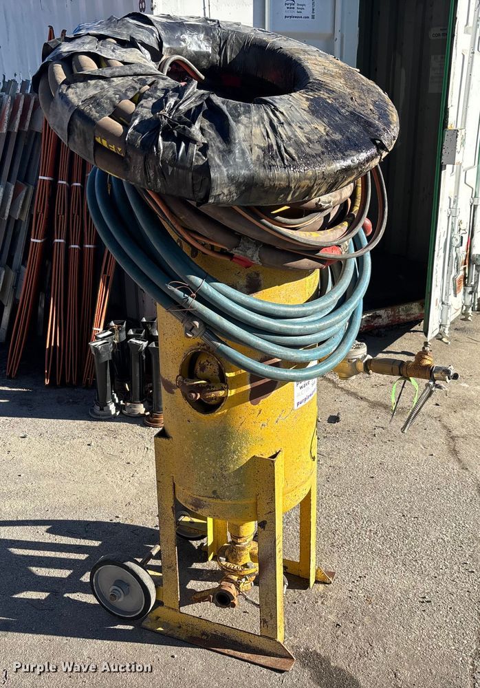 image for item DW1260 Kelco sandblasting pot