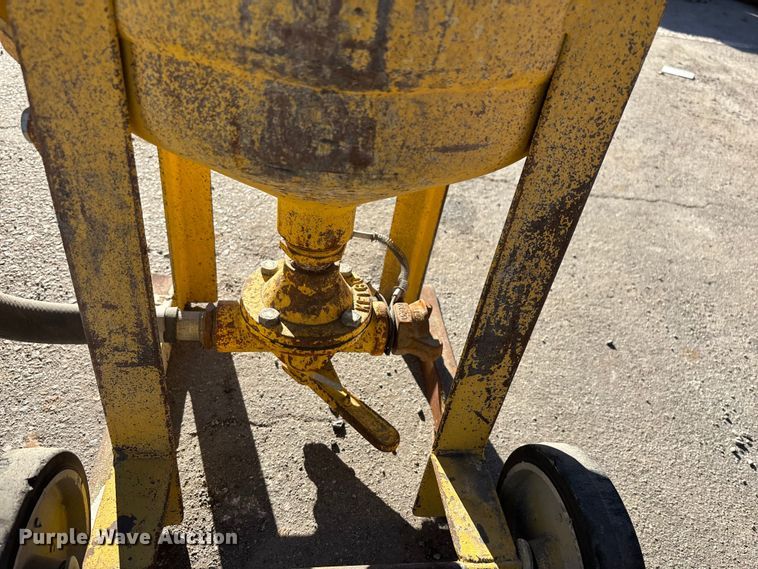 image for item DW1260 Kelco sandblasting pot