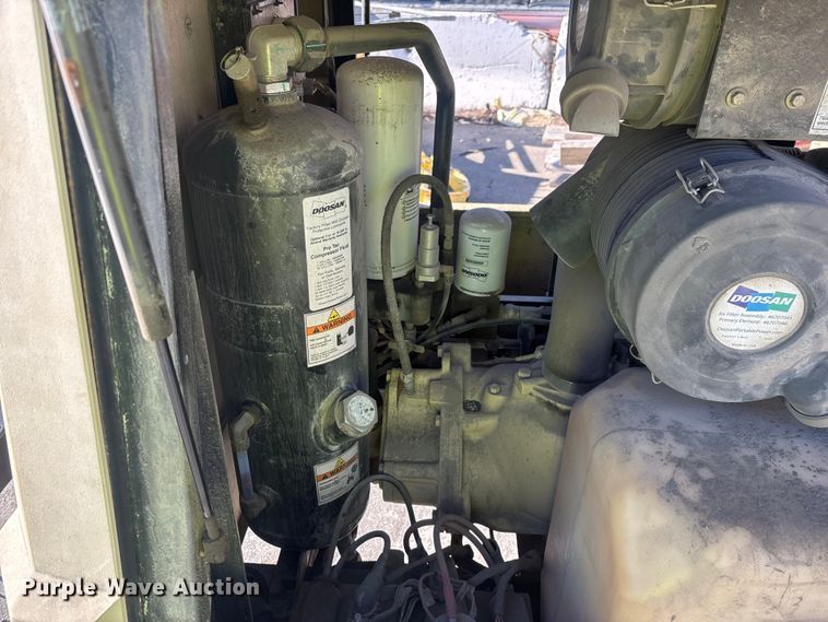 image for item DW1272 Doosan P185WDO-T4F air compressor