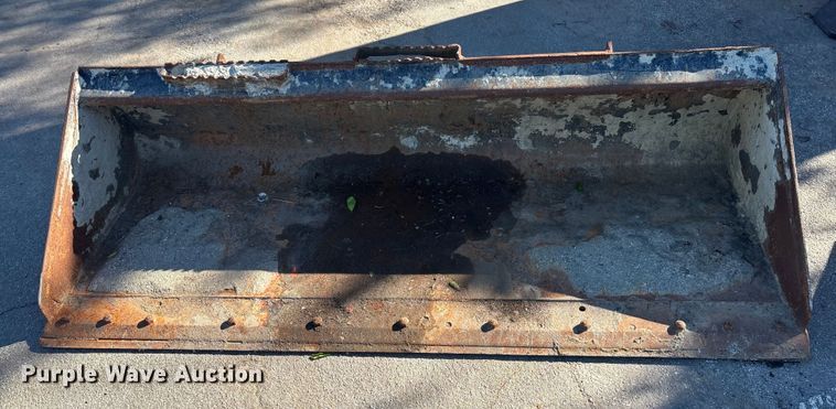 image for item DW1273 Caterpillar skid steer bucket