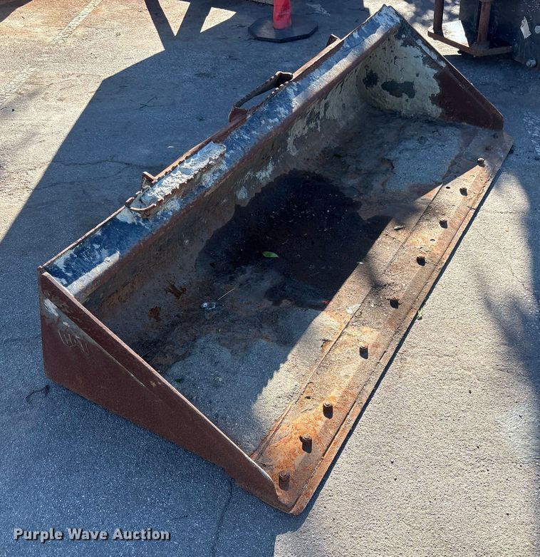 image for item DW1273 Caterpillar skid steer bucket