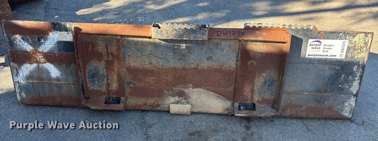 image for item DW1273 Caterpillar skid steer bucket