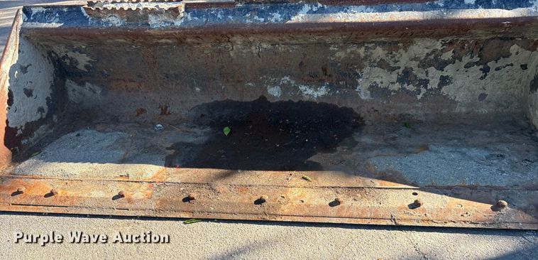 image for item DW1273 Caterpillar skid steer bucket