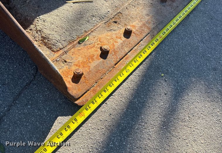 image for item DW1273 Caterpillar skid steer bucket