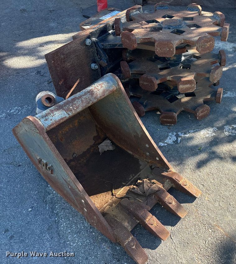 image for item DW1274 (2) excavator attachments