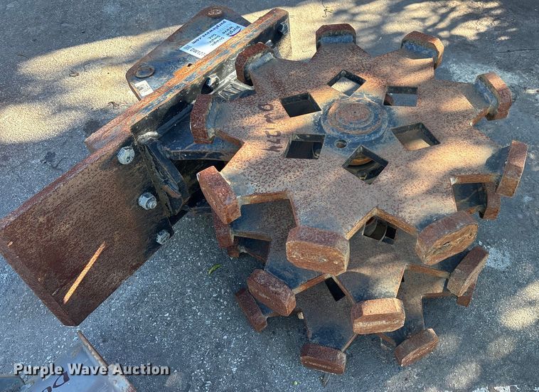 image for item DW1274 (2) excavator attachments