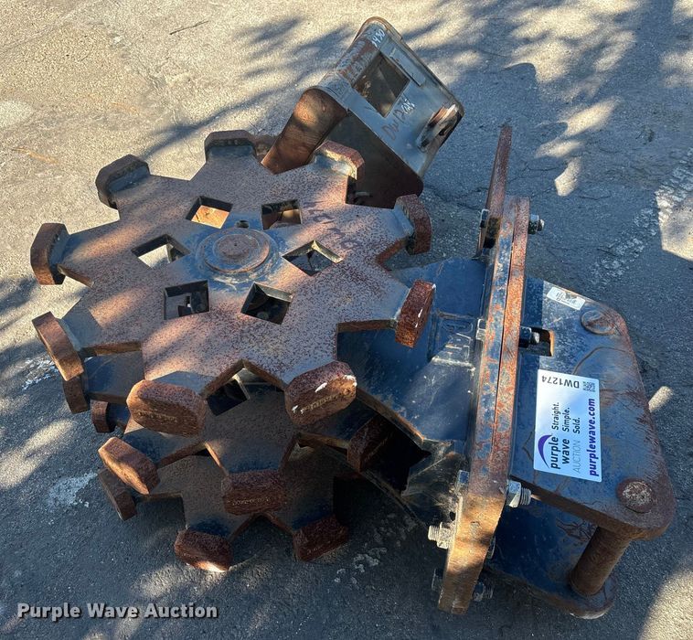 image for item DW1274 (2) excavator attachments