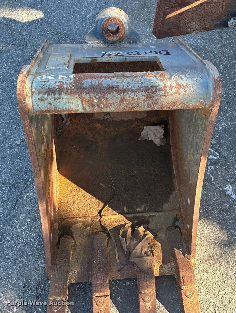 image for item DW1274 (2) excavator attachments