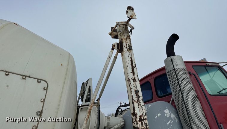 image for item DW4391 1998 Ford LT9501 ready mix truck