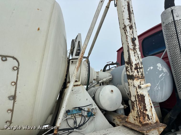 image for item DW4391 1998 Ford LT9501 ready mix truck