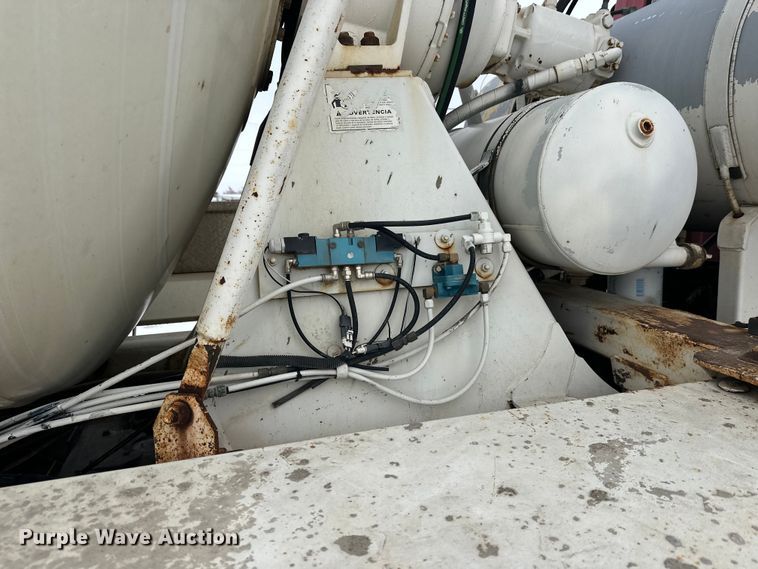 image for item DW4391 1998 Ford LT9501 ready mix truck