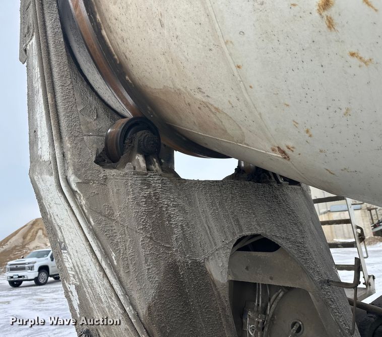 image for item DW4391 1998 Ford LT9501 ready mix truck