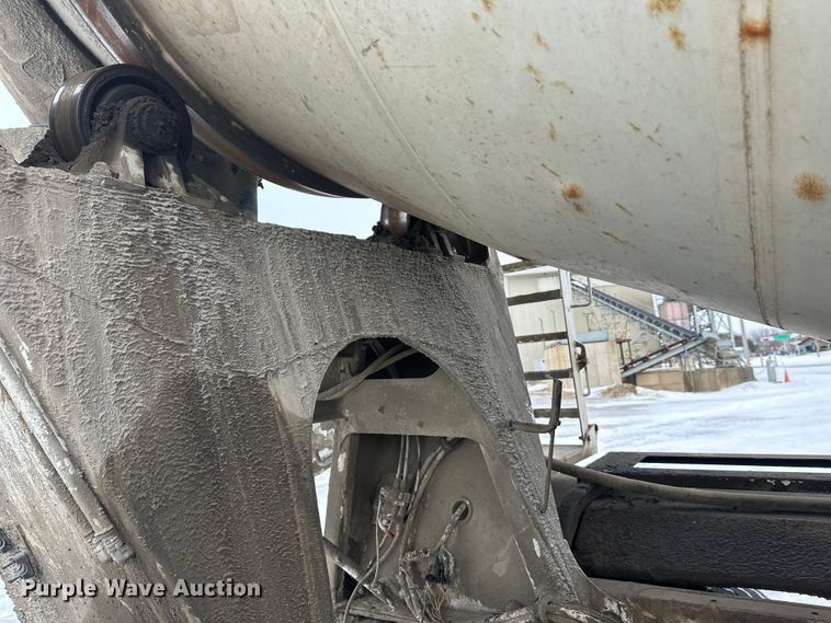 image for item DW4391 1998 Ford LT9501 ready mix truck