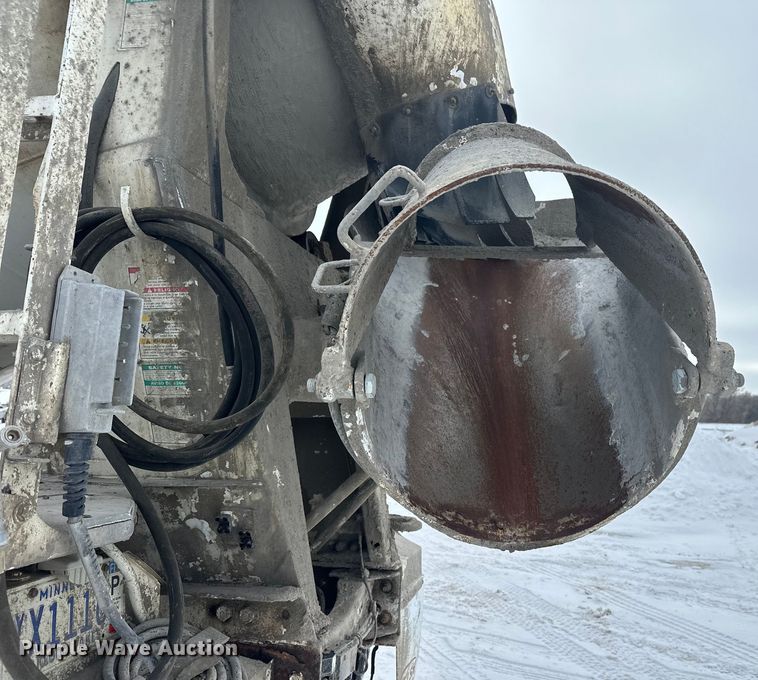 image for item DW4391 1998 Ford LT9501 ready mix truck