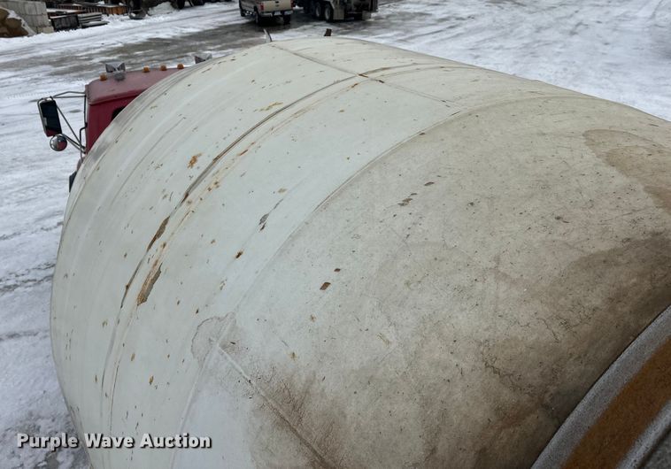 image for item DW4391 1998 Ford LT9501 ready mix truck