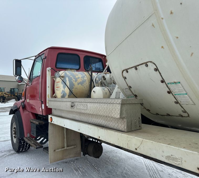 image for item DW4391 1998 Ford LT9501 ready mix truck