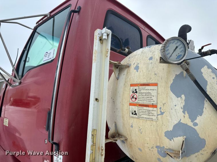 image for item DW4391 1998 Ford LT9501 ready mix truck