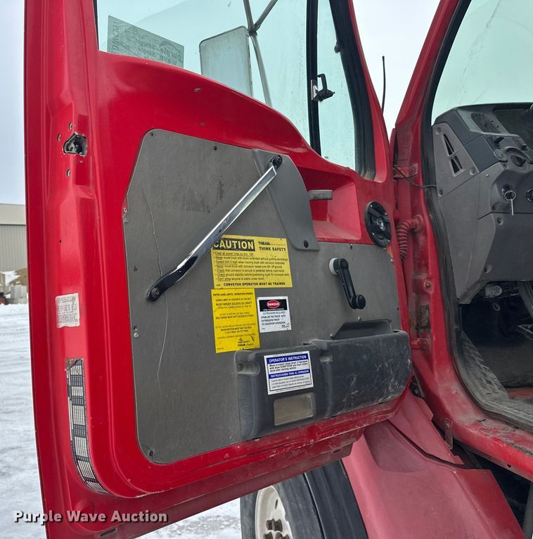 image for item DW4391 1998 Ford LT9501 ready mix truck