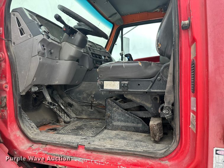 image for item DW4391 1998 Ford LT9501 ready mix truck