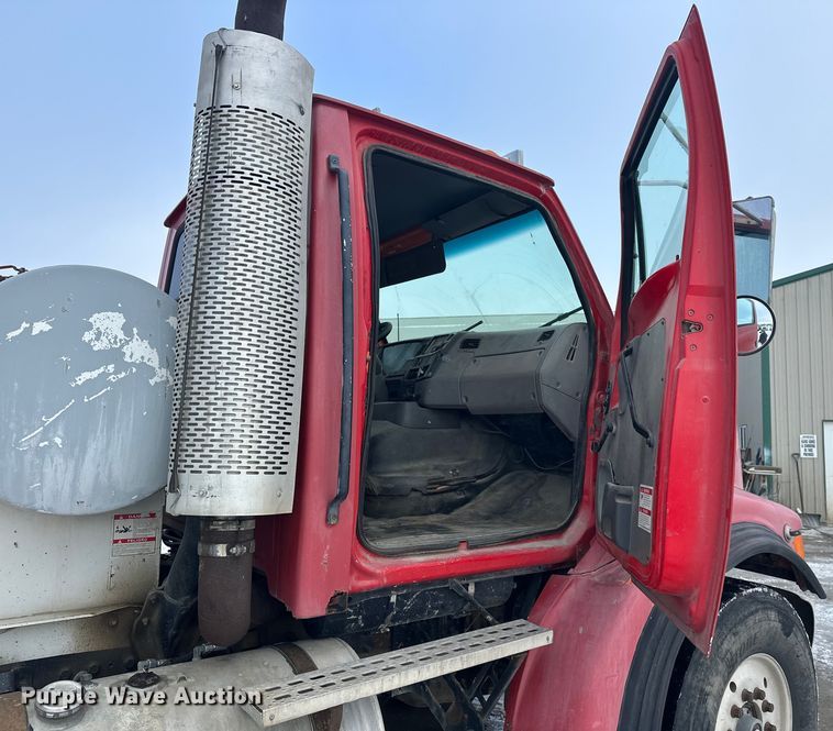 image for item DW4391 1998 Ford LT9501 ready mix truck