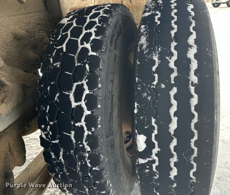 image for item DW4391 1998 Ford LT9501 ready mix truck