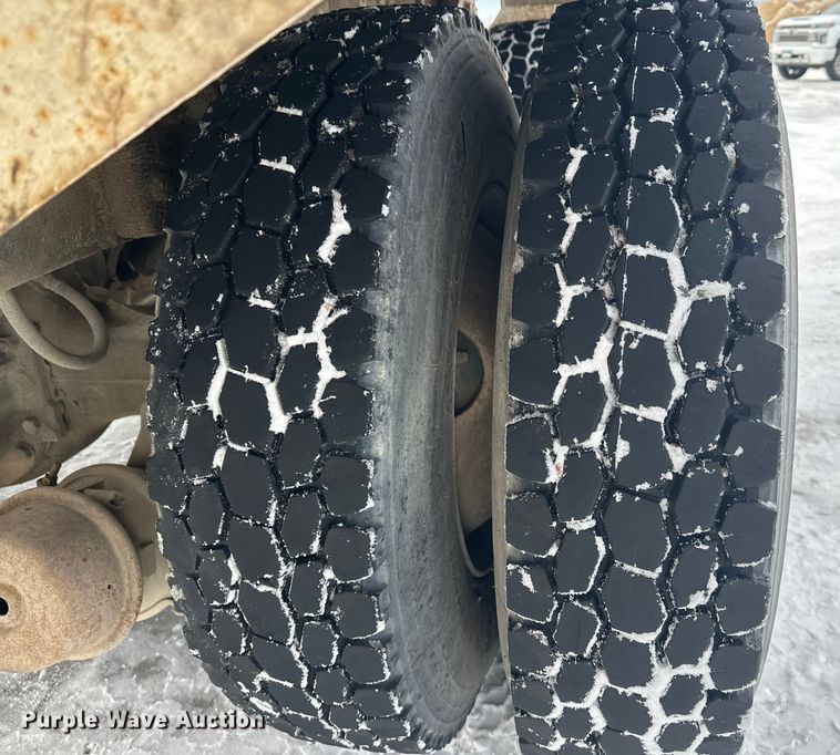 image for item DW4391 1998 Ford LT9501 ready mix truck