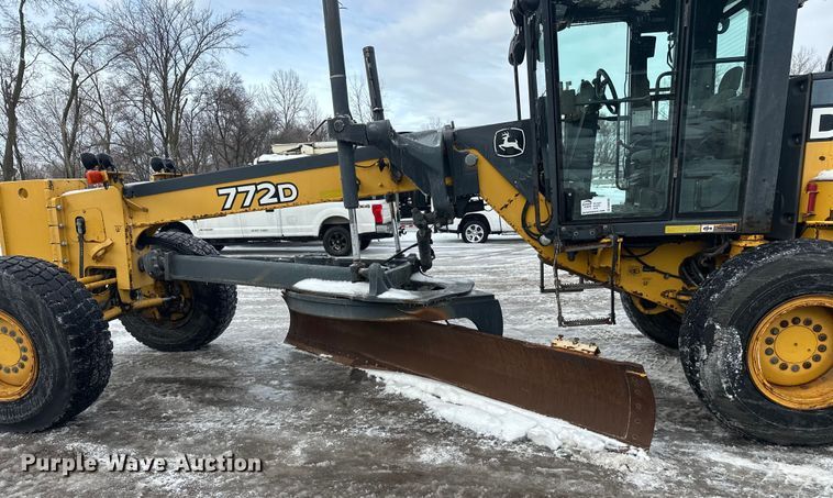 image for item DW4393 2008 John Deere 772D motor grader
